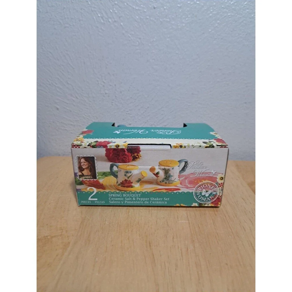 Pioneer Woman Salt Pepper Shakers Watering Can Spring Bouquet Ceramic Kitchen